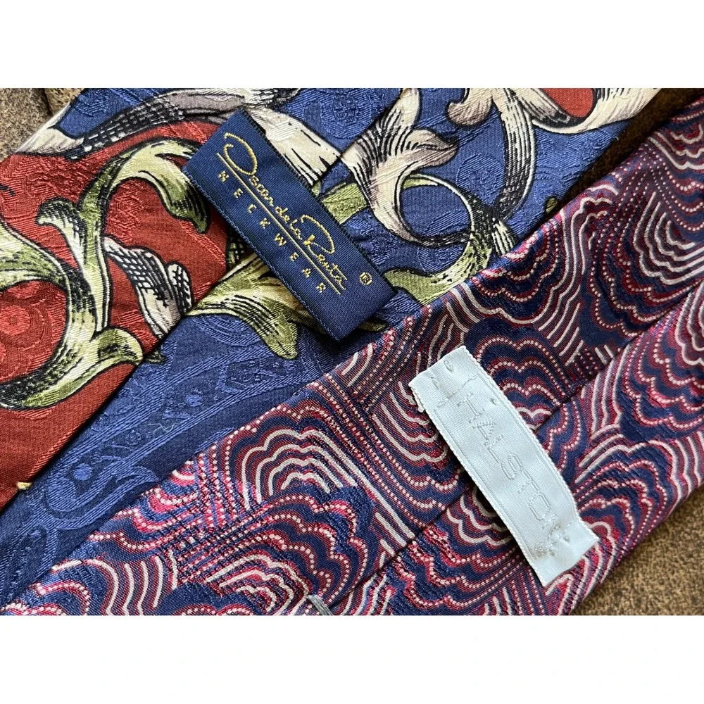 VTG LOT OF 2, Men's Neck Tie HALSTON & OSCAR DE LA RENTA Unique Colors/Prints
